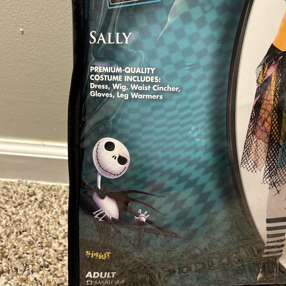 Spirit Halloween: Signature Collection Adult Sally Costume Size Small (4-6) - Picture 2 of 3